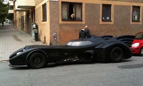 <P>Batman yolsuz kalırsa...</P>  <P>Eğer bir Batman hayranıysanız, 1989 yılında çekilen, Micheal Keaton ve Jack Nicholson'ın başrolü paylaştığı filmi de mutlaka hatırlıyor olmalısınız. İşte o filmde Batman'in kullandığı özel otomobili Batmobile, e-Bay üzerinde açık artırmayla satılıyordu.</P>