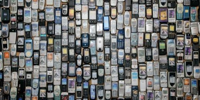 Eski cep telefonları inanılmaz fiyata satılıyor