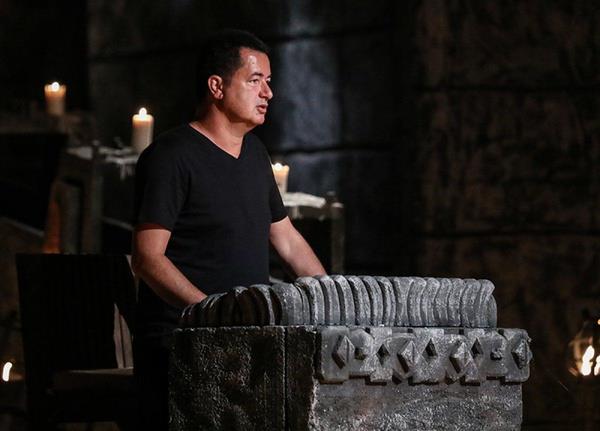 "Reyting rekorları kırdırdım, bir kere beni..."  Bunu gören Survivor'ın eski yarışmacısı Turabi ise "Valla bunlar yokken ben vardım Acun abi. 3 senemi verdim, programa katkım olsun diye yarışmacılar yatarken durmadan çalıştım. Reyting rekorları kırdırdım. Bir kere beni "Dünyanın en iyi yarışmacısı sevgili kardeşi Turbo Turabi" diye paylaşmadın. Neyse hiç kıskanmıyorum. Şaka şaka. "Benim Survivor hayalim Turabi" lafın her şeye bedel" diyerek sitem dolu bir yorumda bulundu.