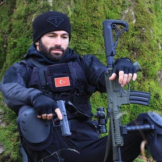 Ayrıca programı sayesinde adını geniş kitlelere duyurmayı başaran ve şöhret basamaklarını tırmanan Turabi, Acun Ilıcalı'yı da unutmamış yaptığı paylaşımda Ilıcalı'yı etiketleyerek, "Her şey için çok ama çok teşekkür ederim abi" ifadelerini kullanmıştı.