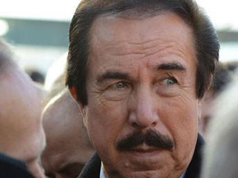 İstanbul Valiliği görevindeyken Hayri Kozakçıoğlu’nun Olağanüstü Hal Bölge Valiliği hesaplarından 2 milyar lirayı (yaklaşık 250.000 dolar) kendi adına açılan hesaplara geçirdiği iddia edilmişti. Eski Olağanüstü Hal (OHAL) Bölge Valisi Hayri Kozakçıoğlu'nun evinde intihar etmesi akıllara intihar eden diğer ünlü, siyasetçi ve işadamlarını getirdi.