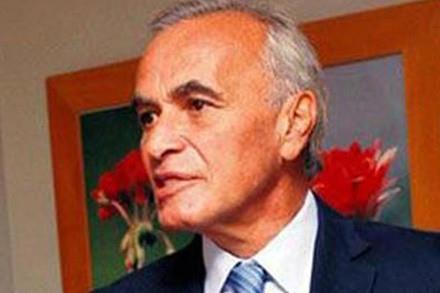 İşadamı Jak Kamhi'nin oğlu Hayati Kamhi, 4 HAziran 2012 tarihinde Üsküdar'daki villasında başına ateş ederek intihar etti