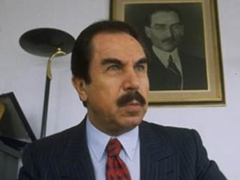 Hayri Kozakçıoğlu,  Sabah saatlerinde Sarıyer Reşitpaşa Ayhan Sokak’taki çift katlı villasında hayatını kaybetti. Hayri Kozakçıoğlu ’nun kalbine tek kurşunla yakın mesafeden ateş ederek yaşamına son verdiği belirlendi. Polis, cesedin yakınında Hayri Kozakçıoğlu'nun ruhsatlı tabancasını buldu.