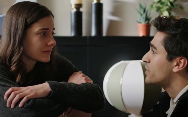 FERİT'İN İKNA ÇABASI    Ertesi sabah ablasını kaçırmak için Seyran'ın ailesini ziyarete giden ikilide Seyran, annesini ve ablasıyla konuştu. Bu arada Hatice ve Kazım'ı oyalayan Ferit, Seyran tek gelince Suna ile kendisi de konuştu. Kaçmaya ikna olan Suna, kapıda kardeşi ve onun eşini geçirirken fark ettirmeden dışarı çıktı.