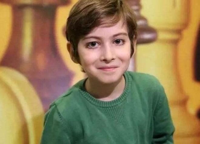 5 ayda 250 felsefe kitabı okuyan Filozof Atakan tavırları, konuşma tarzı ve söyledikleriyle sosyal medyada viral olmuştu. En son verdiği röportajda kendisi için İslamın ihtiyaçlarının başında olduğunu belirten Filozof Atakan kariyer tercihini değiştirdiğini söyledi.