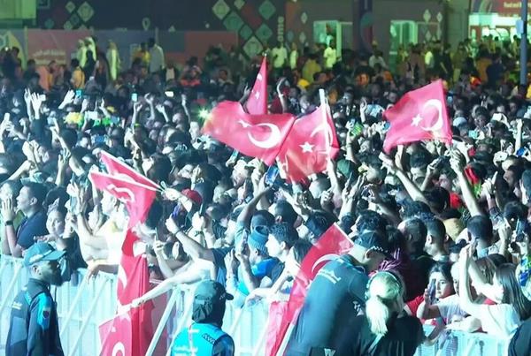 Bastık yaptığı açıklamada, "Hayatım boyunca bu gece hakkında, 'Ne geceydi' ama diye konuşacağım" dedi.
