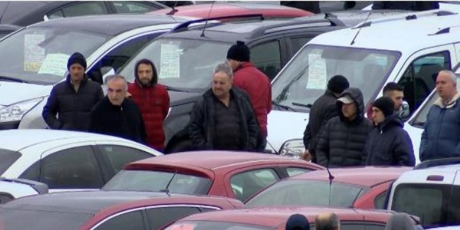 Araç bulamayanlar ikinci el araç pazarına yöneldi