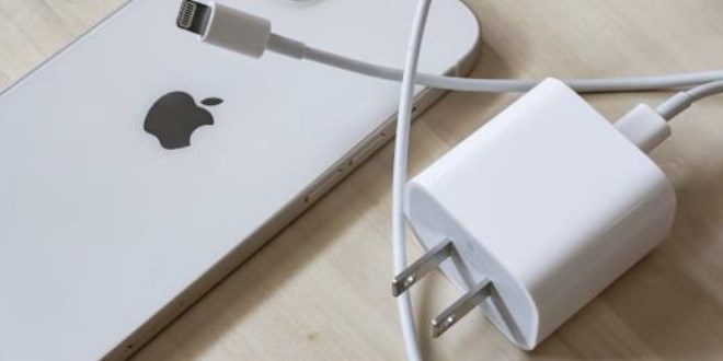 Şarj aleti vermeyen Apple'a para cezası