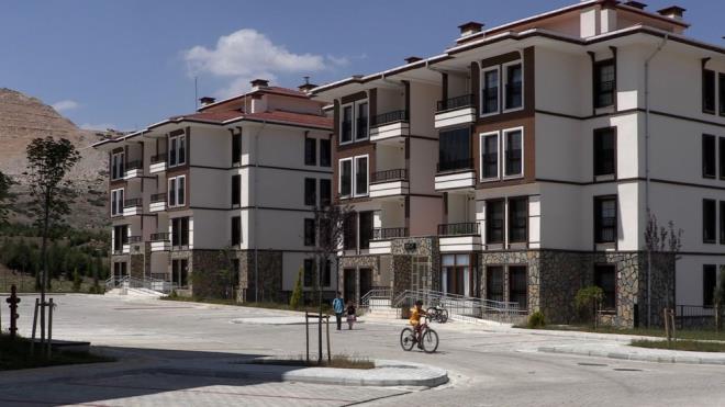 Evler satılabilecek mi?  <br>  Ölüm, boşanma gibi mücbir sebepler dışında 5 yıl boyunca satılamayacak. Yine son 1 yıl içinde konut satışı yapan da projeden faydalanamayacak.  <br>  Daha önce evalıp satan biri, şu anda evi yoksa kampanyadan yararlanabilir mi?  <br>  Kampanyadan yararlanacak kişinin son bir yıl içinde konut satmamış olması gerekiyor.  <br>  Proje ne zaman başlayacak?  <br>  16 Ocak itibariyle projeye başvurular alınacak.  <br>  Başvurular nasıl olacak?  <br>  Konut almak isteyen bulduğu daireyle banka veya katılım bankalarına başvuracak. Banka hem projenin hem de kişinin kriterlere uygunluğunu denetleyecek, uygun olan projeler için kredi tahsis edecek.