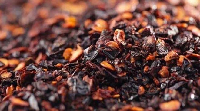 ŞEKER HASTALARI İÇİN BİR NUMARALI BAHARAT    Uzmanlar tarafından şeker hastalarının tüketilmesinde sakınca görülmeyen isot, kandaki şeker oranını dengeleyici etkiye sahiptir.