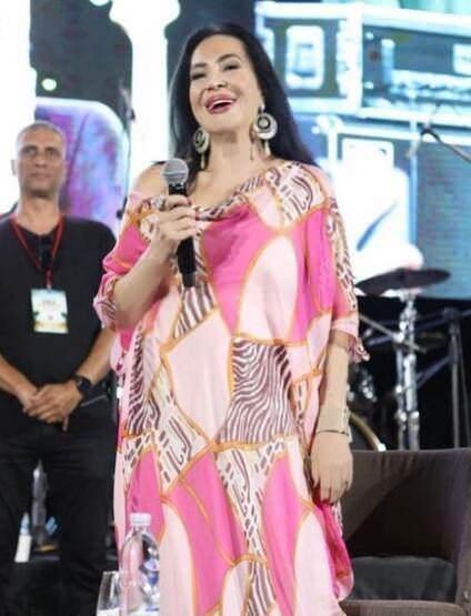 Son olarak Gemlik Film Festivali'nde hayranlarının karşısına çıkan Türk sinemasının Sultanı'nın fransız askısı yöntemi kullanarak da gençleştiği biliniyor.