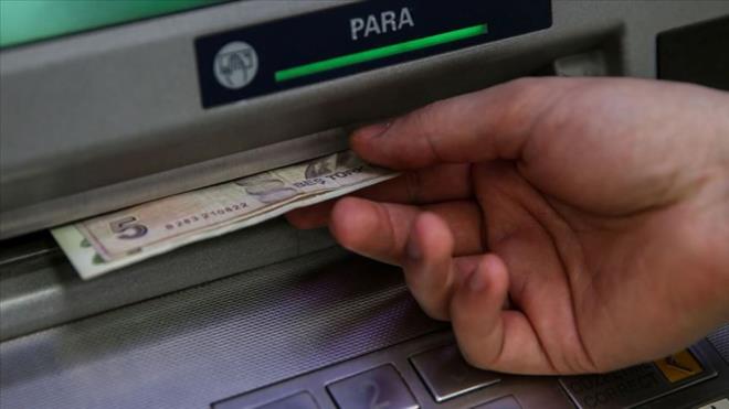 ORTAK ATM'LERDEN YAPILAN İŞLEMLERDEN ÜCRET ALINMAYACAK    Ortak ATM'lerden yapılacak işlemlerden ücret alınmayacak.    Mücbir halin yaşandığı mahalde ikametgahı/iş yeri adresi veya şubede hesabı bulunan müşterilerin kredi risk, kredi ödeme, senet ve çek işlemlerine ilişkin bildirimleri, Risk Merkezi mücbir hal düzenlemesi çerçevesinde yapılacak.
