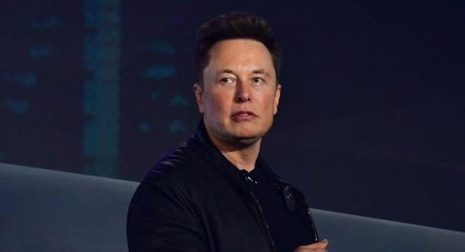 YATIRIMCILARI HAYAL KIRIKLIĞINA UĞRATTI    Ancak, Musk'ın servetinin büyük bir kısmının bağlı olduğu dünyanın en değerli otomobil üreticisinin hisseleri, yatırımcıların Tesla'nın 2023 Yatırımcı Günü'nde hayal kırıklığına uğramasının ardından yüzde 5'ten fazla değer kaybetti.
