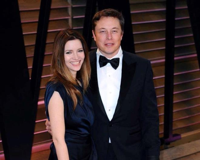 BİR GÜNDE 1,9 MİLYAR DOLAR KAYBETTİ    Bloomberg'in dünyanın en zengin insanlarının gerçek zamanlı servetlerini takip eden Milyarderler Endeksi'ne göre Musk,1,9 milyar dolardan fazla kaybederek LVMH patronunun ardından ikinci sıraya geriledi.