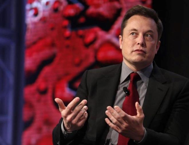 TARİHİN EN ZENGİNİ İLAN EDİLMİŞTİ    2021'in sonlarında Forbes Musk?ı, 300 milyar dolara yaklaşan servetiyle tarihin en zengin insanı ilan etmişti.