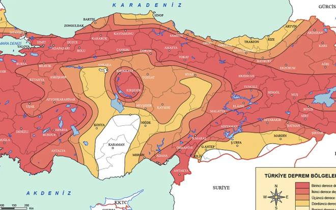 Yaklaşık olarak Van Gölü'nden Saros Körfezi'ne kadar tüm kuzey Anadolu'yu kesen KAF, tek bir faydan oluşmadığı gibi pek çok parçadan oluşuyor.