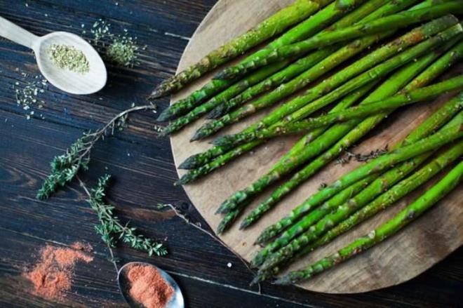KUŞKONMAZ    Protein bakımından zengin olan kuşkonmaz, kalori ve karbonhidrat bakımından düşük alkalin bir besindir.