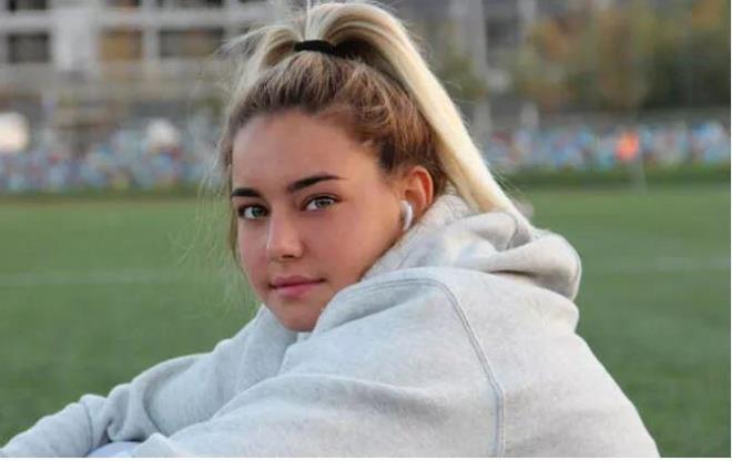 Fotoğrafın altına "Çok güzel bir şey geliyor." notunu ekleyen ünlü isim herkeste merak uyandırdı.