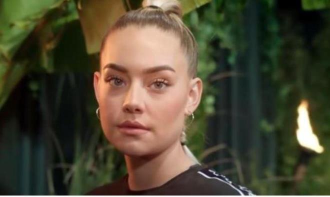 AYCAN YANAÇ'TAN TESETTÜRLÜ PAYLAŞIM    Yaptığı paylaşımla takipçilerini şaşkına çeviren Yanaç, hazırlık aşamasını ilk olarak hikaye kısmında paylaştı.