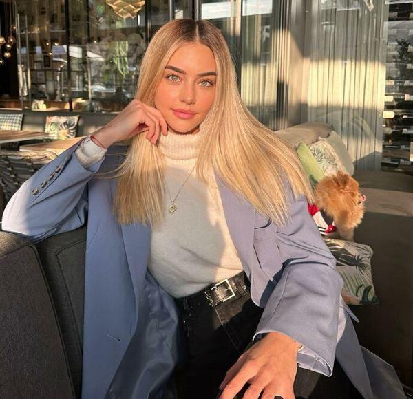 Son olarak tesettürlü halini paylaşan Yanaç, takipçileri tarafından büyük ilgi gördü. İşte Aycan Yanaç'ın tesettürlü hali...