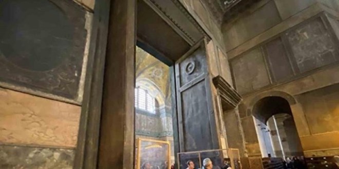 Ayasofya'da onarılan imparator kapısı koruma altına alındı