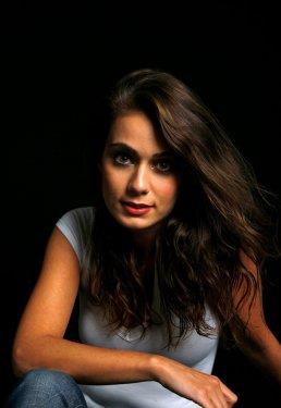 Öyle ki Arap ülkelerinde Tuba Büyüküstün ve Beren Saat'in tahtını salladığı konuşuluyor.