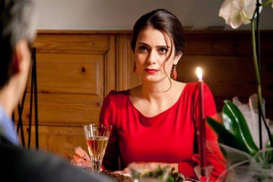 Batur güzelliği ve oyunculuk kabiliyetiyle Arap ülkelerinde de fenomen haline gelen isimlerden biri oldu.