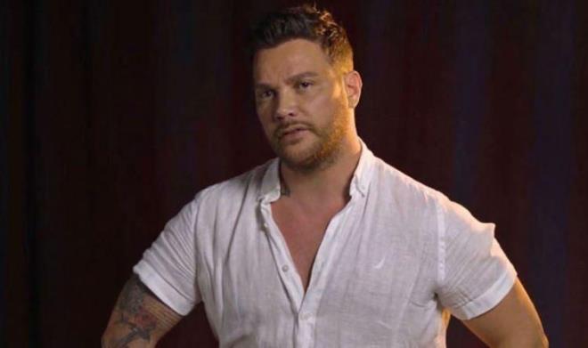 Portakal'a tepki gösteren isimlerden biri de ünlü şarkıcı Sinan Akçıl oldu.