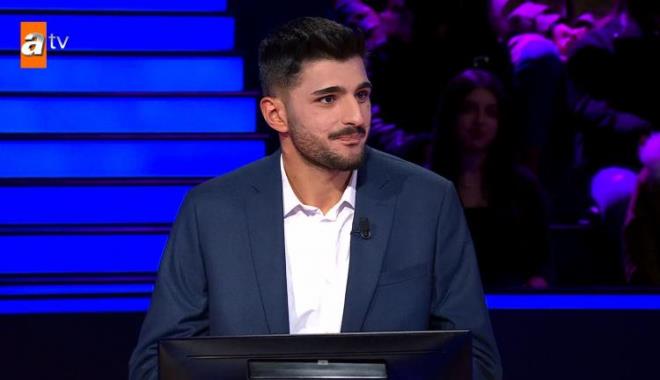 100.000 TL değerindeki soruya da başarıyla yanıt veren Uçar, 200.000 Bin TL değerindeki soru karşısında büyük bir şaşkınlık yaşadı.