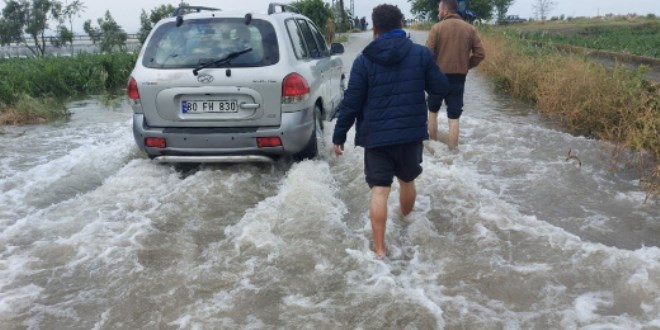 Adana, Mersin, Bodrum ve Osmaniye'yi sağanak vurdu, yollar göle döndü