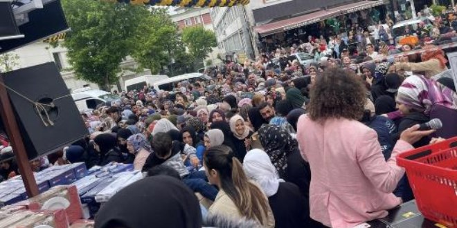 Esenyurt'ta indirim izdihamı