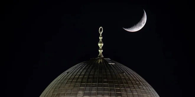 Hilal, Kubbet'üs-Sahra Camii'yle buluştu!