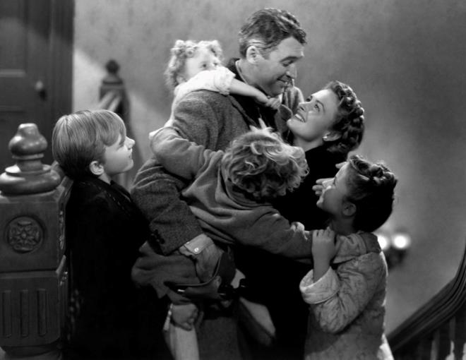 1- ŞAHANE HAYAT (1946)    Frank Capra'nın yönetmen koltuğunda oturduğu filmin başrollerini James Stewart, Donna Reed ve Lionel Barrymore paylaşıyor.    "Şahane Hayat"ın (It's A Wonderful Life) konusu ise şöyle;    Tamamen çökmüş ve hayatına son vermek üzere olan iş insanı George Bailey tüm umudunu kaybettiğinde, ona hiç doğmamış olsaydı hayatın nasıl olacağını göstermek için yukarıdan bir melek beliriyor.