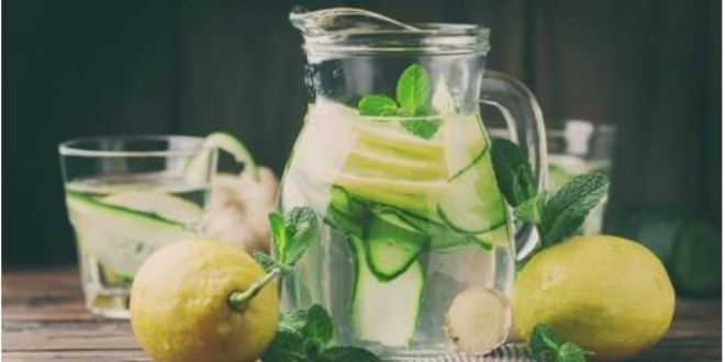 Sabah aç karnına limonlu su içmenin inanılmaz faydası!