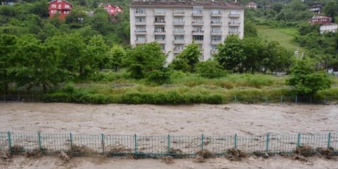 Karadeniz'i sel vurdu: 2 can kaybı