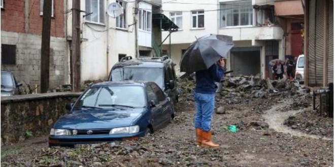 Giresun'da sel ve heyelan: Bir kişi kayıp