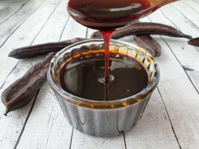 Pekmez, içeriğinde bulunan polifenoller sayesinde kilo kontrolüne yardımcı olur. Sağlıklı beslenme uzmanlarının diyet listelerinde pekmezi sıklıkla tercih ettikleri görülebilir.