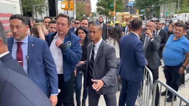 Cumhurbaşkanı Erdoğan, New York'taki Türkevi'nde ilk olarak Gürcistan Başbakanı Irakli Garibaşvili'yle bir araya geldi. Ardından Amerikalı milyarder Elon Musk'ı kabul etti.