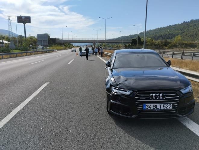 Araçta yolcu olarak bulunan Nimet Yeşilöz (68) köpeğe bakmak için otomobilden indi. Bu sırada arkasından hızla gelen 34 BLT 522 plakalı otomobil, kadına çarptı.