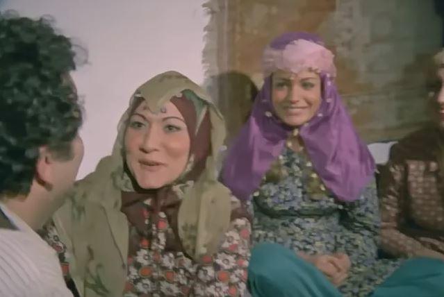 ZİNCİRLİKUYU MEZARLIĞI'NA DEFNEDİLDİ!    'Kapıcının Kızı', 'Üç Gelin Altı Damat', 'Sev Kardeşim', 'Salak Milyoner​' gibi filmlerde rol alan Oya Alasya aynı zamanda bir tiyatro oyuncusuydu. Ünlü oyuncunun cenazesi, cenaze namazının kılınmasının ardından Zincirlikuyu Mezarlığı'na defnedildi.