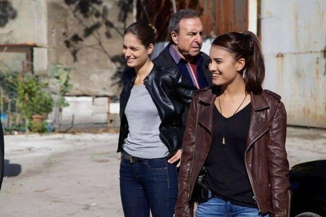 Arka Sokaklar ve Seksenler gibi dev yapımlarda oynayan Gizem Soysaldı ile 2007 yılında evlendi.