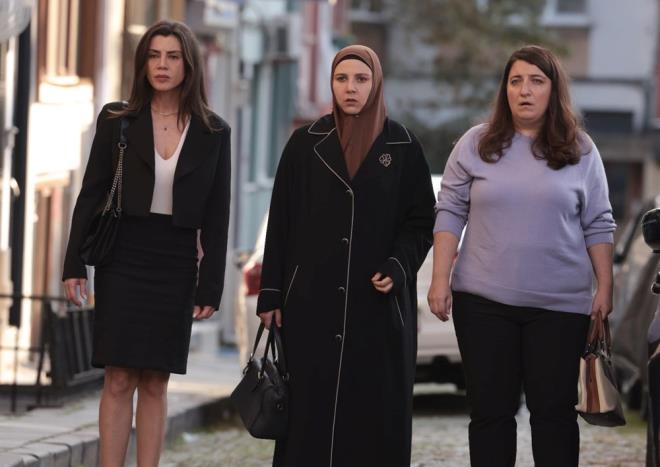 Yusuf'un dükkanını kiralayan Gamze, Şükran ve Nuran ile birlikte oraya bakmaya giderken, Tahir kardeşini aradı ve dükkan sahibine vazgeçtiklerini söylediğini ifade etti.    O arada Vicdan da ev sahibiyle anlaştığını ve evine geri döneceğini Ömer'e söyledi. Aynı anlarda Gamze, Şükran ve Nuran'ın lokantadan döndüklerini duyan Ömer, ağabeyini dinledi ve dükkanı başkasına kiraya vereceklerini söyledi.