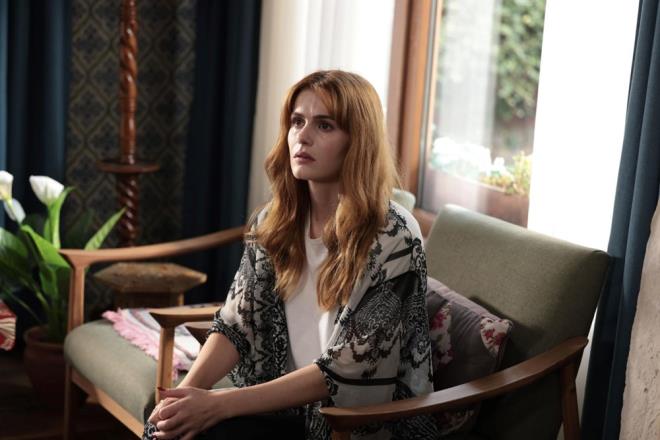 NİLÜFER'DEN TAHİR'E: SANA İHTİYACIMIZ YOK    Vicdan da geçmişte yaşananları Nilüfer'e anlattı, sonrasında da hamile olduğunu bilmediğini söyleyen Tahir'e "Sen benimle yattın, beni bıraktın sonra. Hamile olduğumu bilsen ne olur bilmesen ne olur" diye kızdı.    Vicdan, kızına zor günlerde tek tesellisinin o olduğunu anlattıktan sonra Nilüfer de "Annemi kullanmışsın. Babalık öyle kan bağıyla olmuyor, sen benim babam falan değilsin. Rahat bırak bizi, sana ihtiyacımız yok" dedi.