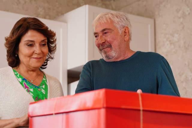 TRT 1 yaz başından itibaren ekranlara gelen iki dizisi için de üzücü haberi verdi ve diziler için final kararı aldığını açıkladı. Kadrosunda usta oyuncuların yer aldığı Hayatımın Neşesi dizisinin ardından Benim Güzel Ailem dizisinin de fişini çekildi. ​