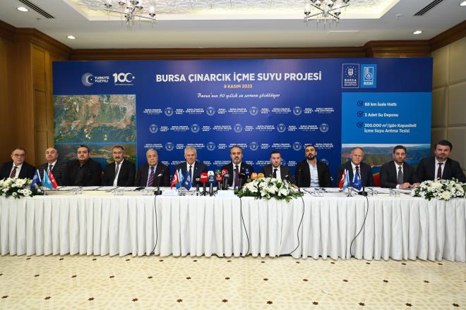 Su kaynakları korunacak<br>  İl merkezine sağlanan su miktarını yüzde 60 oranında arttıracak proje, aynı zamanda mevcut kaynakların korunmasını da sağlayacak. Bu proje ile Çınarcık?tan sağlanacak 70 milyon metreküplük kullanma suyu aynı zamanda sanayicilerin kullanımına da açılacak. Kullanma suyu ihtiyacını yeraltı sularından sağlayan sanayicilerin, Çınarcık Barajı suyunu kullanmaya başlamasıyla, yeraltı suyu kullanımı da azalmış olacak. Çınarcık Barajı'ndan getirilecek toplam 145 milyon metreküplük suyun, Bursa'da kullanılmaya başlamasıyla yeraltı suyu kullanımına da ihtiyaç kalmayacak.