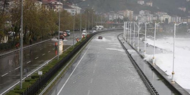 Karadeniz'de dev dalgalar