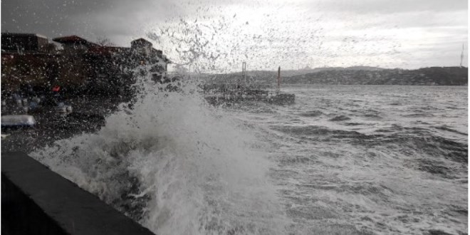 İstanbul'da fırtına: 1 can kaybı