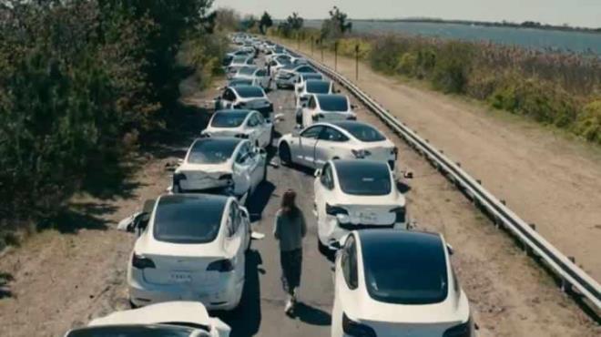 Bu görüntüler, Tesla'nın siber güvenlik konusundaki hassasiyetini bir kez daha gündeme taşırken, bu araçların hacklenip hacklenemeyeceği sorusu da akıllarda soru işareti oluşturdu.