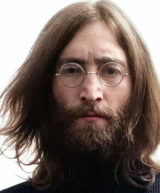 İngiliz müzisyen John Lennon, grubuyla birlikte çıkardığı albüm ve müzik listeleriyle dünyayı kasıp kavurmuştu.