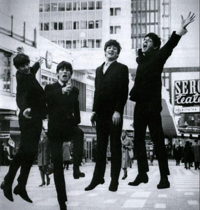 Aradan geçen zaman sonrasında Lennon'un hayranı ile çekildiği fottoğraf ortaya çıktı.
